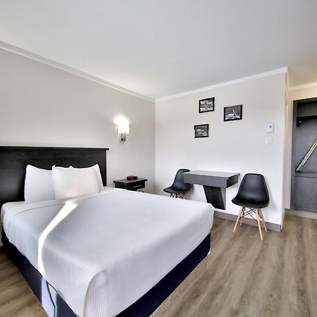 Motel Newstar Laval Eksteriør billede