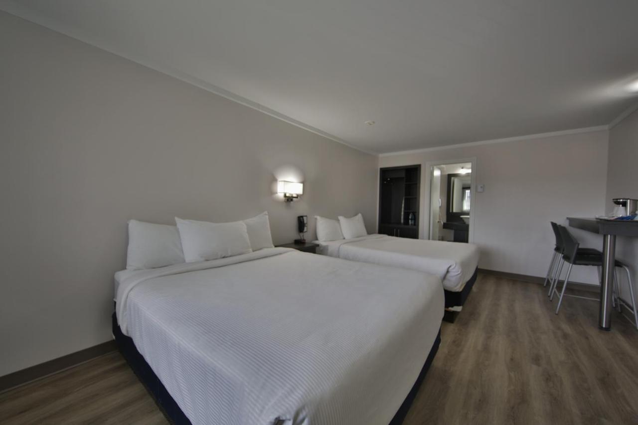 Motel Newstar Laval Eksteriør billede