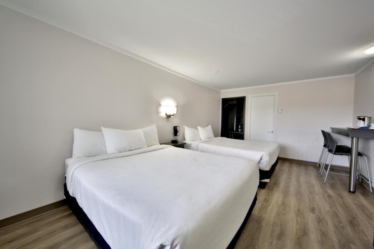 Motel Newstar Laval Eksteriør billede